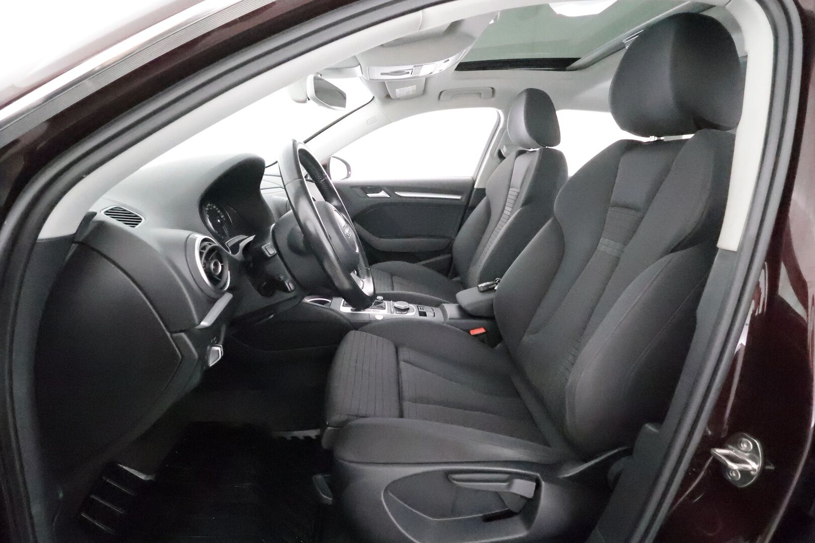 Audi A3 2016 Sportback 1,4 TFSI e-tron S tronic * ACC / LED / P.tutkat / Sporttipenkit / Lasikattoluukku / Lohkolämmitin * - Kahdet renkaat