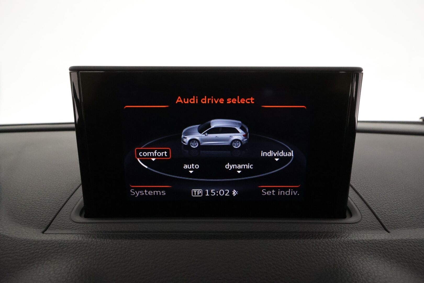 Audi A3 2016 Sportback 1,4 TFSI e-tron S tronic * ACC / LED / P.tutkat / Sporttipenkit / Lasikattoluukku / Lohkolämmitin * - Kahdet renkaat