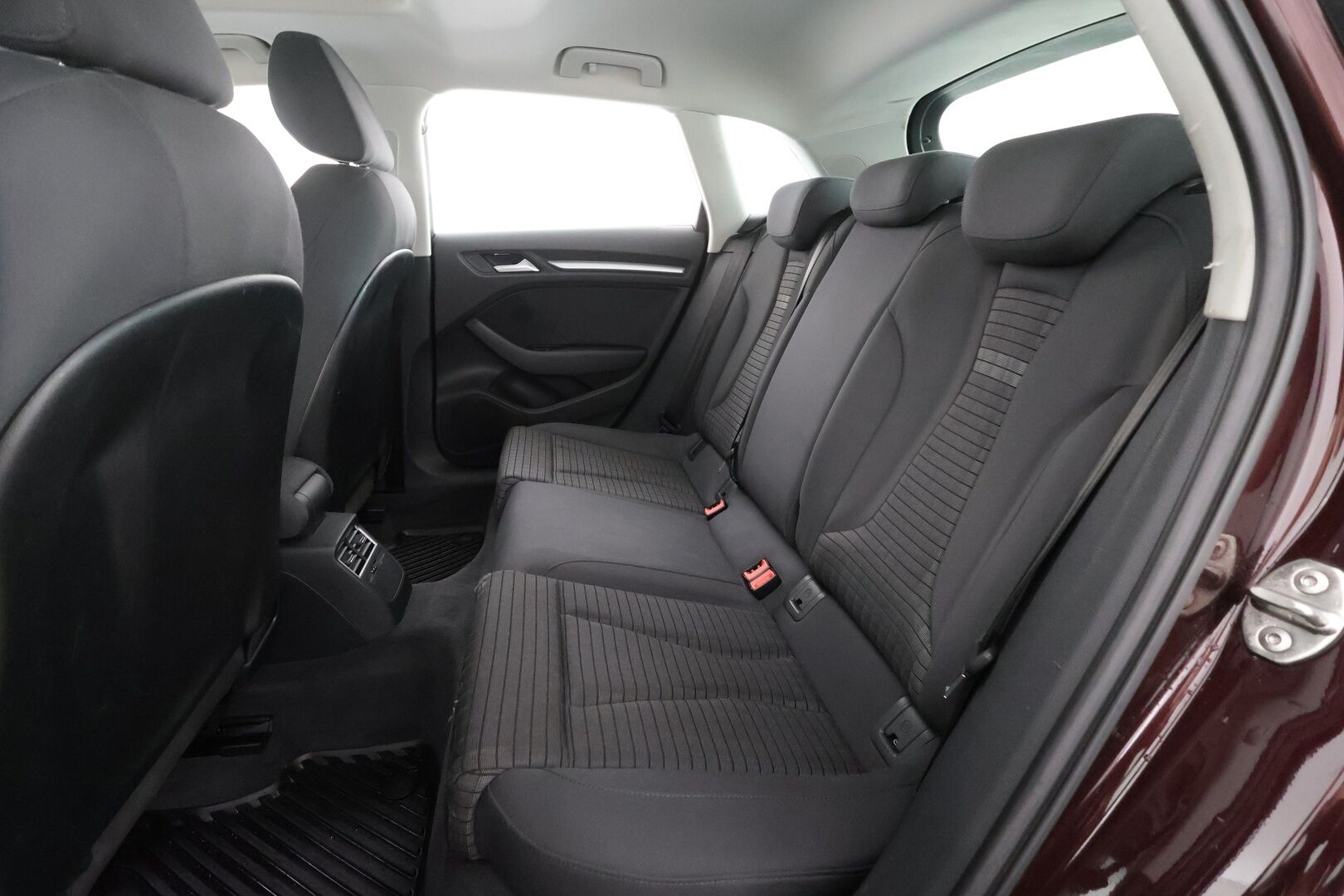 Audi A3 2016 Sportback 1,4 TFSI e-tron S tronic * ACC / LED / P.tutkat / Sporttipenkit / Lasikattoluukku / Lohkolämmitin * - Kahdet renkaat