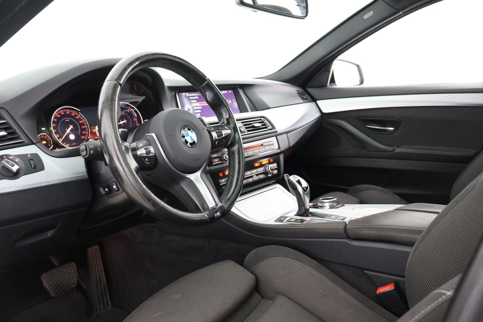 BMW 530 2014 F11 Touring 530d A xDrive M-Sport LCI | Myydään huutokaupat.comissa | - | Panorama | Lohko | Koukku | Prof.navi | Hifit | Muistipenkki | Digimittaristo | 