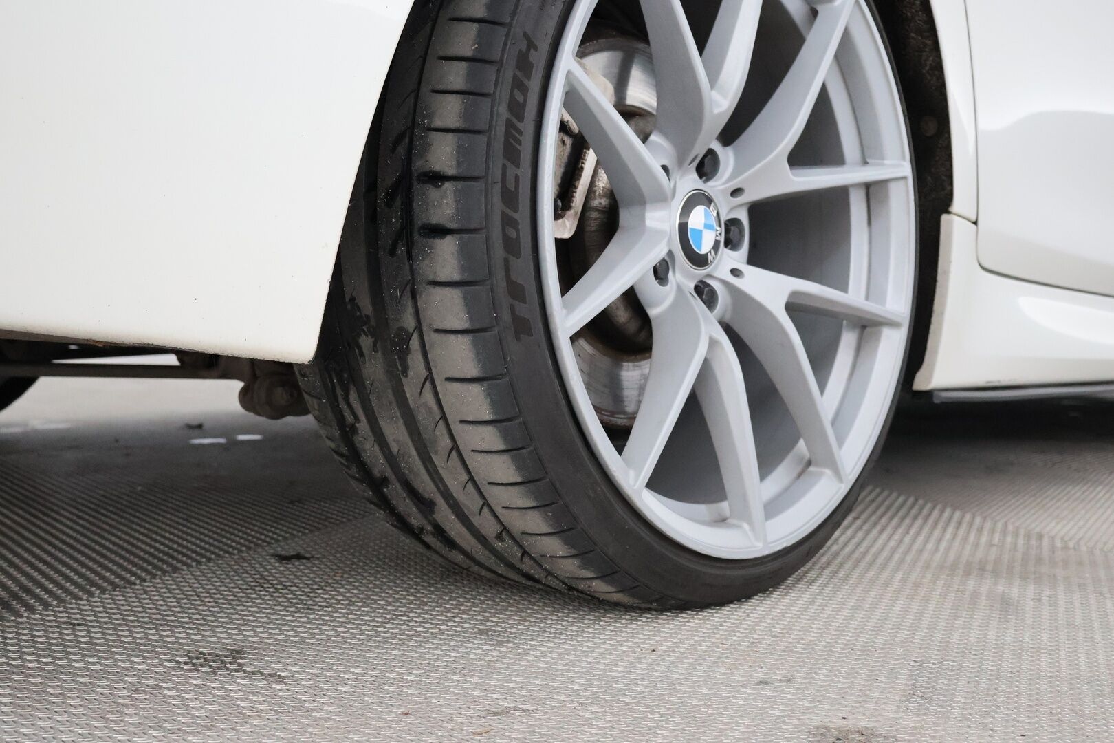 BMW 530 2014 F11 Touring 530d A xDrive M-Sport LCI | Myydään huutokaupat.comissa | - | Panorama | Lohko | Koukku | Prof.navi | Hifit | Muistipenkki | Digimittaristo | 