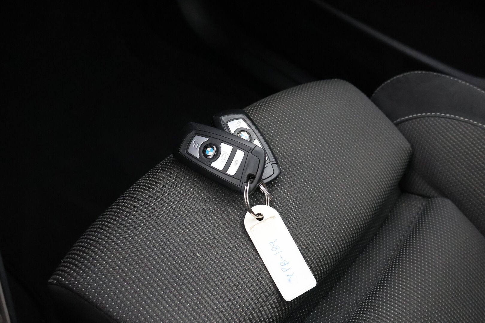 BMW 530 2014 F11 Touring 530d A xDrive M-Sport LCI | Myydään huutokaupat.comissa | - | Panorama | Lohko | Koukku | Prof.navi | Hifit | Muistipenkki | Digimittaristo | 