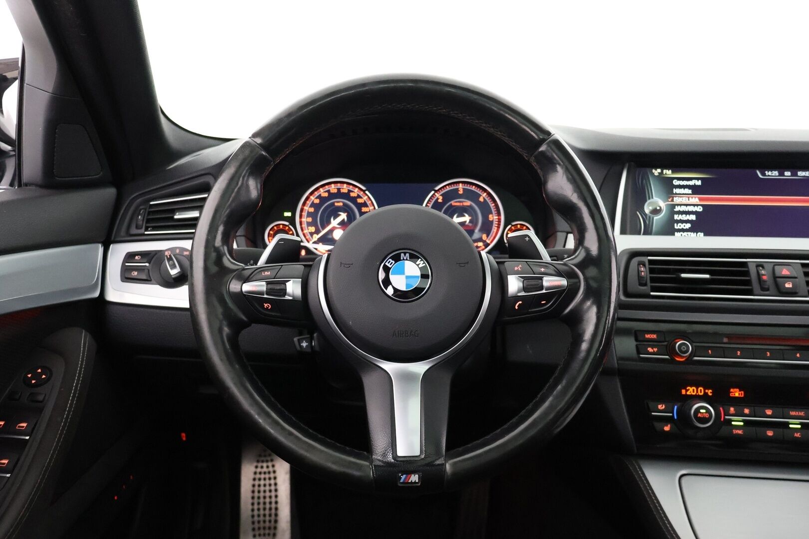 BMW 530 2014 F11 Touring 530d A xDrive M-Sport LCI | Myydään huutokaupat.comissa | - | Panorama | Lohko | Koukku | Prof.navi | Hifit | Muistipenkki | Digimittaristo | 