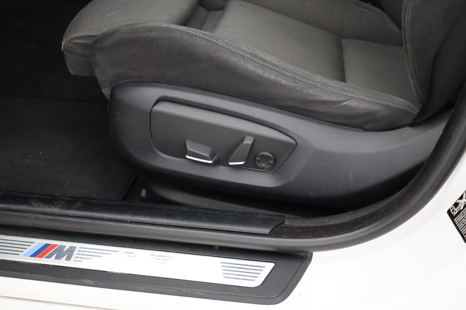 BMW 530 2014 F11 Touring 530d A xDrive M-Sport LCI | Myydään huutokaupat.comissa | - | Panorama | Lohko | Koukku | Prof.navi | Hifit | Muistipenkki | Digimittaristo | 