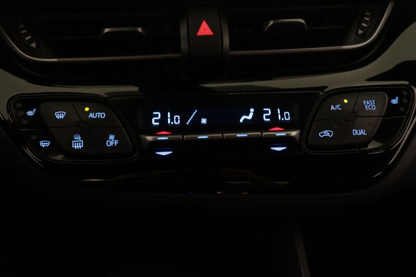 Toyota C-HR 2020 1,8 Hybrid Active - | ACC | Peruutuskamera | Facelift | Suomi-auto | LED |  2x Renkaat & vanteet | 