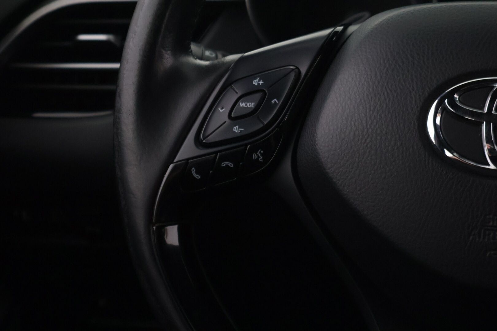 Toyota C-HR 2020 1,8 Hybrid Active - | ACC | Peruutuskamera | Facelift | Suomi-auto | LED |  2x Renkaat & vanteet | 
