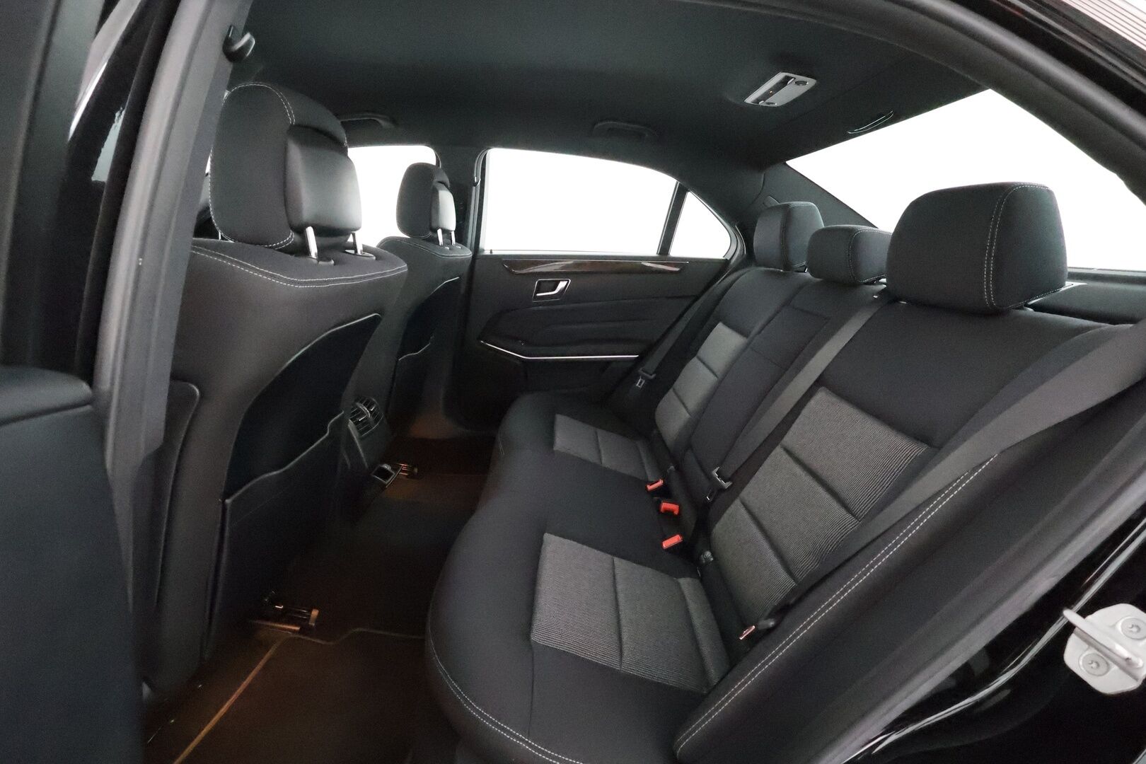 Mercedes-Benz E 2015 220 BlueTec A Business **Facelift / ILS-LED / Apple&Android / Vakkari / P.tutkat / Kahdet renkaat**