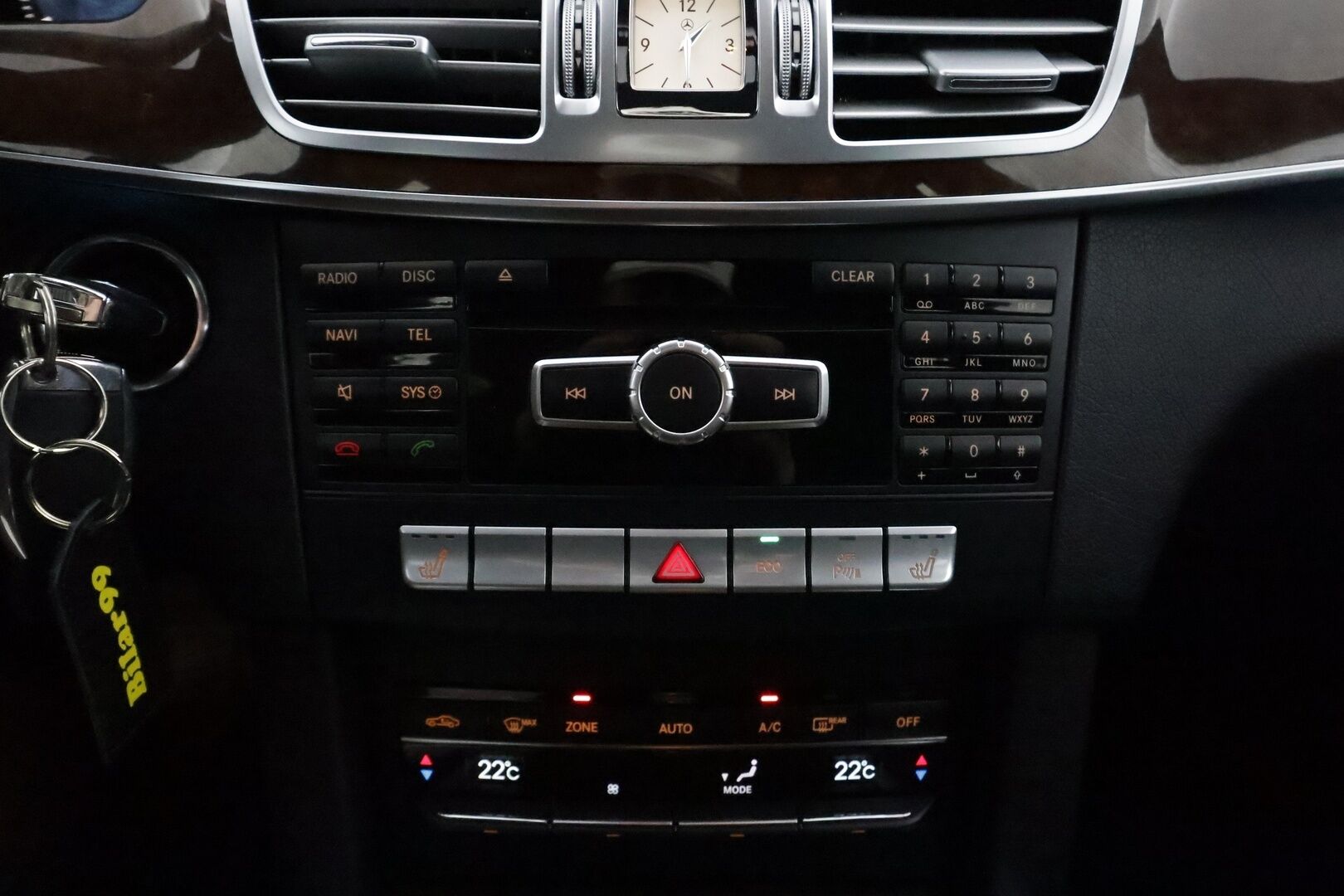 Mercedes-Benz E 2015 220 BlueTec A Business **Facelift / ILS-LED / Apple&Android / Vakkari / P.tutkat / Kahdet renkaat**