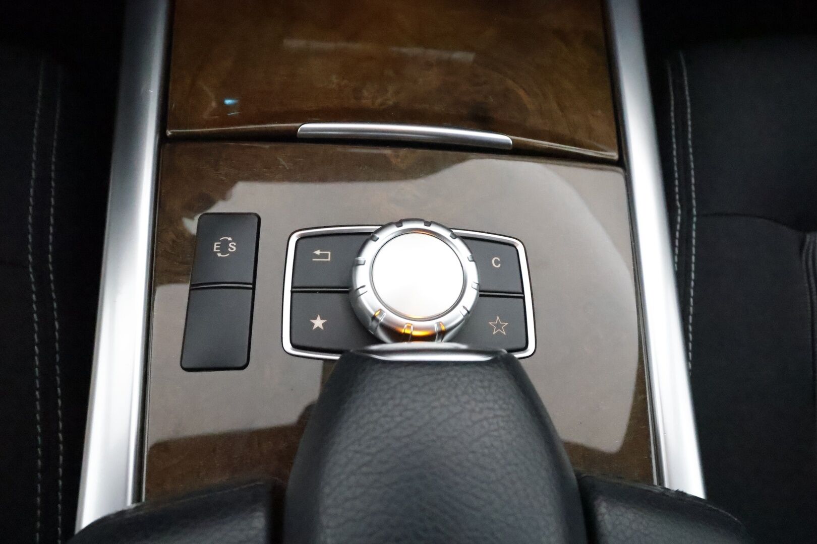 Mercedes-Benz E 2015 220 BlueTec A Business **Facelift / ILS-LED / Apple&Android / Vakkari / P.tutkat / Kahdet renkaat**