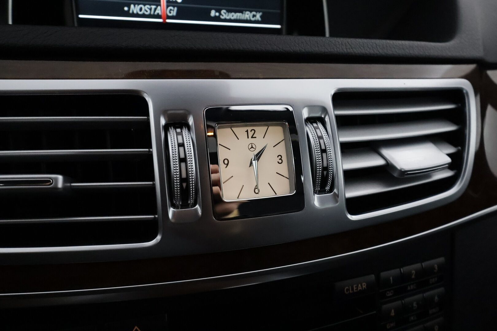 Mercedes-Benz E 2015 220 BlueTec A Business **Facelift / ILS-LED / Apple&Android / Vakkari / P.tutkat / Kahdet renkaat**