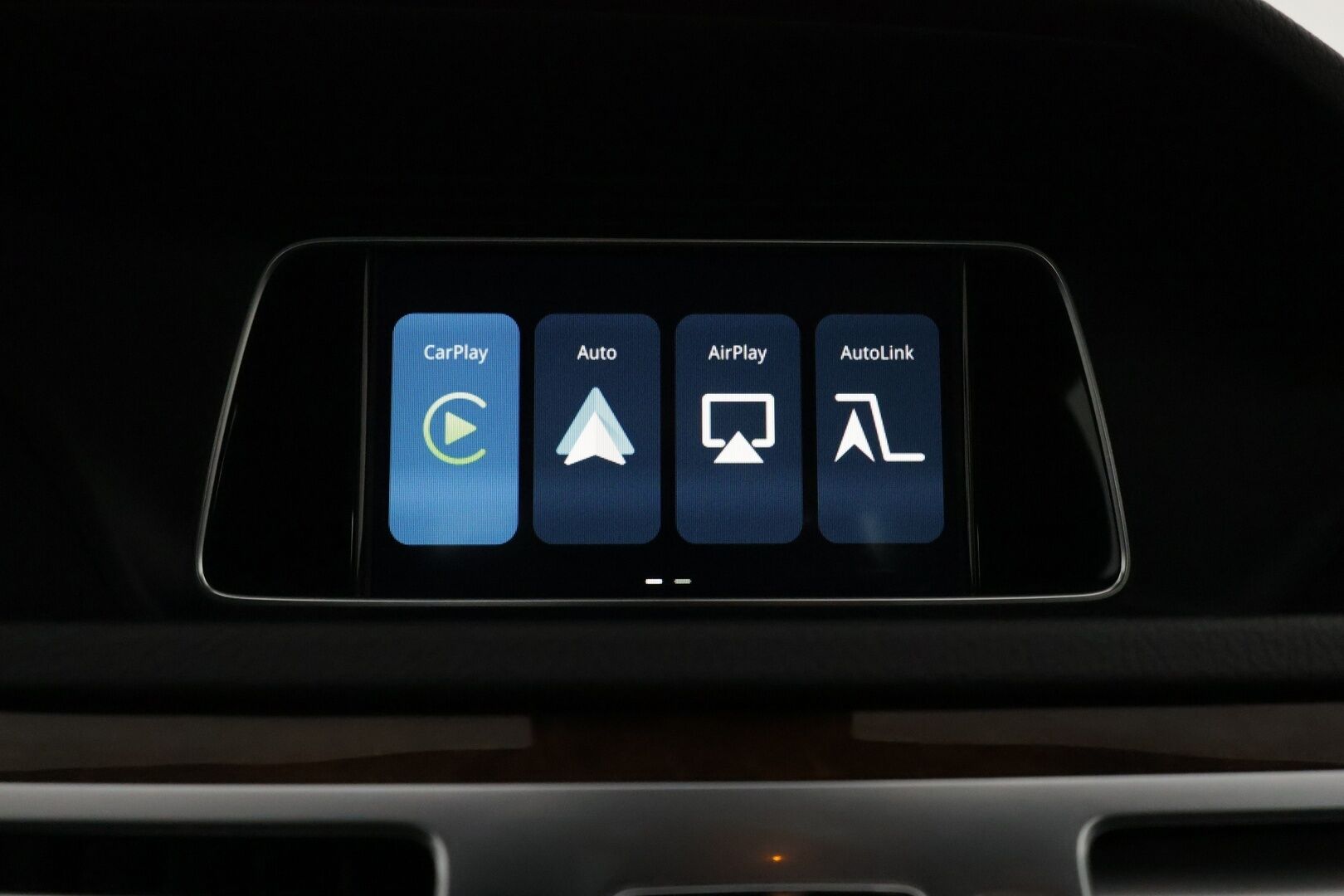 Mercedes-Benz E 2015 220 BlueTec A Business **Facelift / ILS-LED / Apple&Android / Vakkari / P.tutkat / Kahdet renkaat**