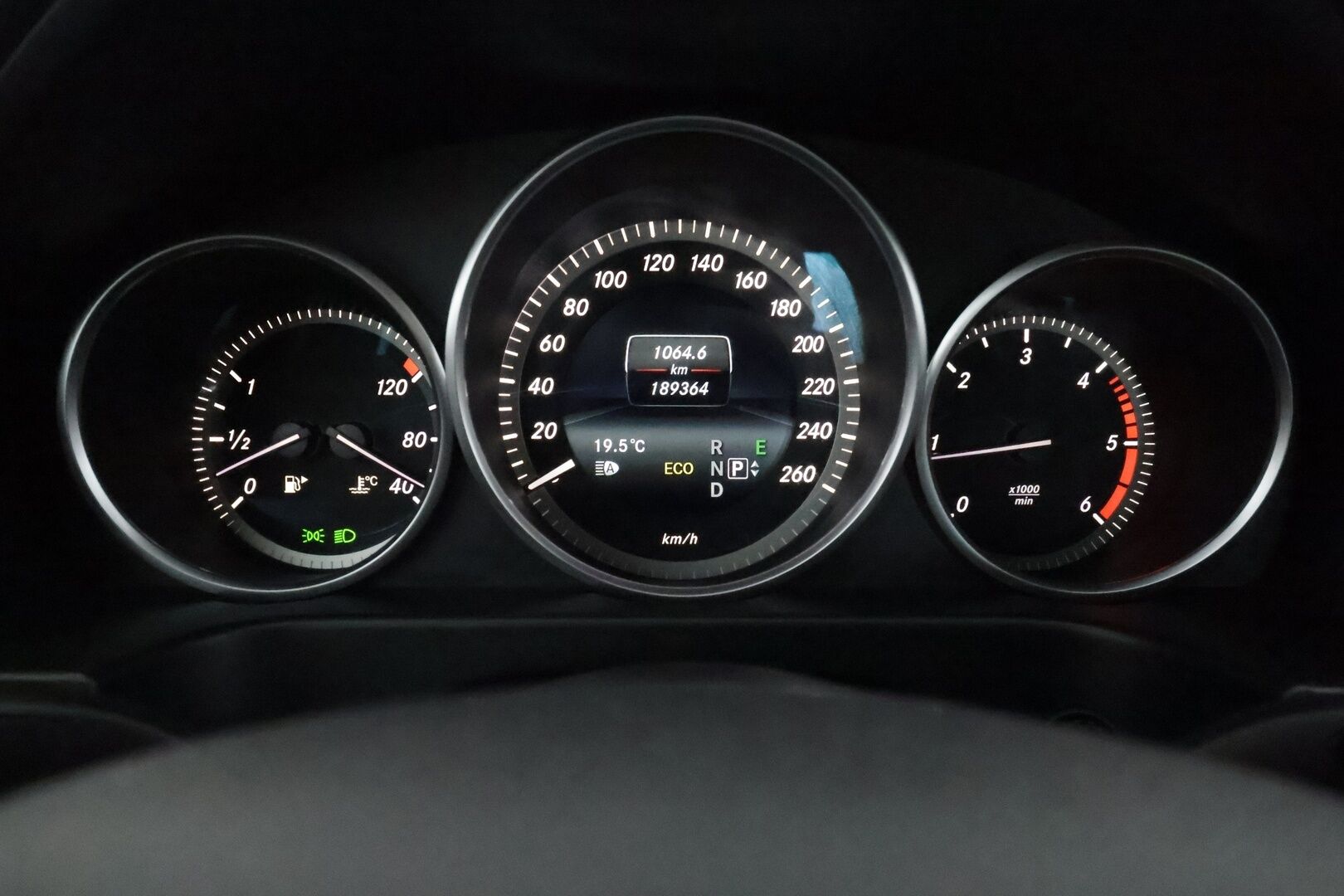 Mercedes-Benz E 2015 220 BlueTec A Business **Facelift / ILS-LED / Apple&Android / Vakkari / P.tutkat / Kahdet renkaat**