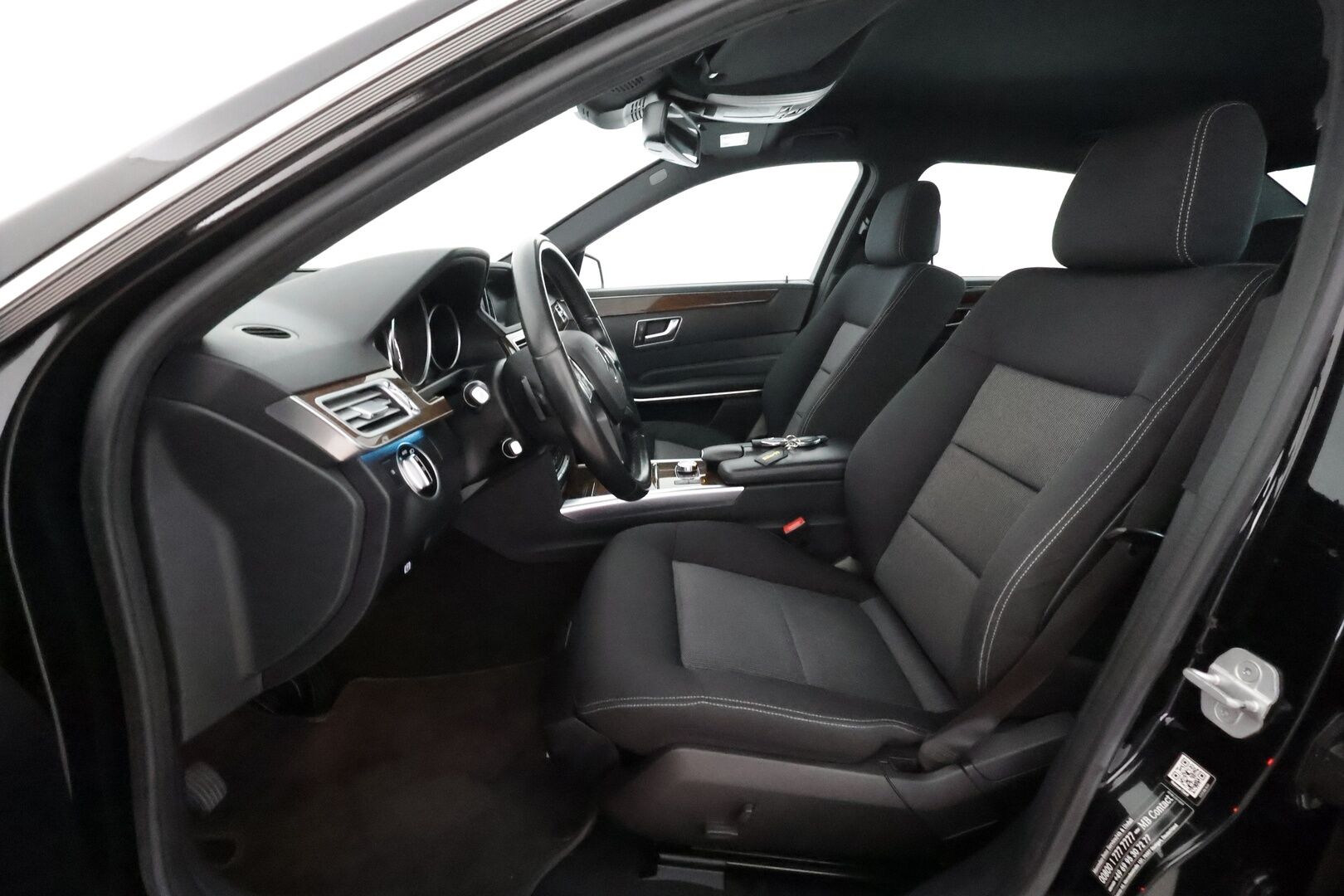 Mercedes-Benz E 2015 220 BlueTec A Business **Facelift / ILS-LED / Apple&Android / Vakkari / P.tutkat / Kahdet renkaat**