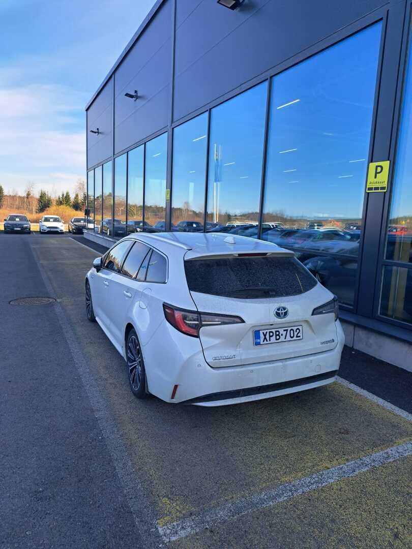 Toyota Corolla 2019 Touring Sports 1,8 Hybrid Style Business *ACC / HUD / Kamera / Tutkat / Lohko+sisä / Puolinahat / BLISS / Sähkökontti / Ratinlämmitin / Carplay* - Suomi-auto / 2 x vanteet / Huippuvarustelu - HULLUT AVAJAISHULINAT KORKOTARJOUS 3,29 %