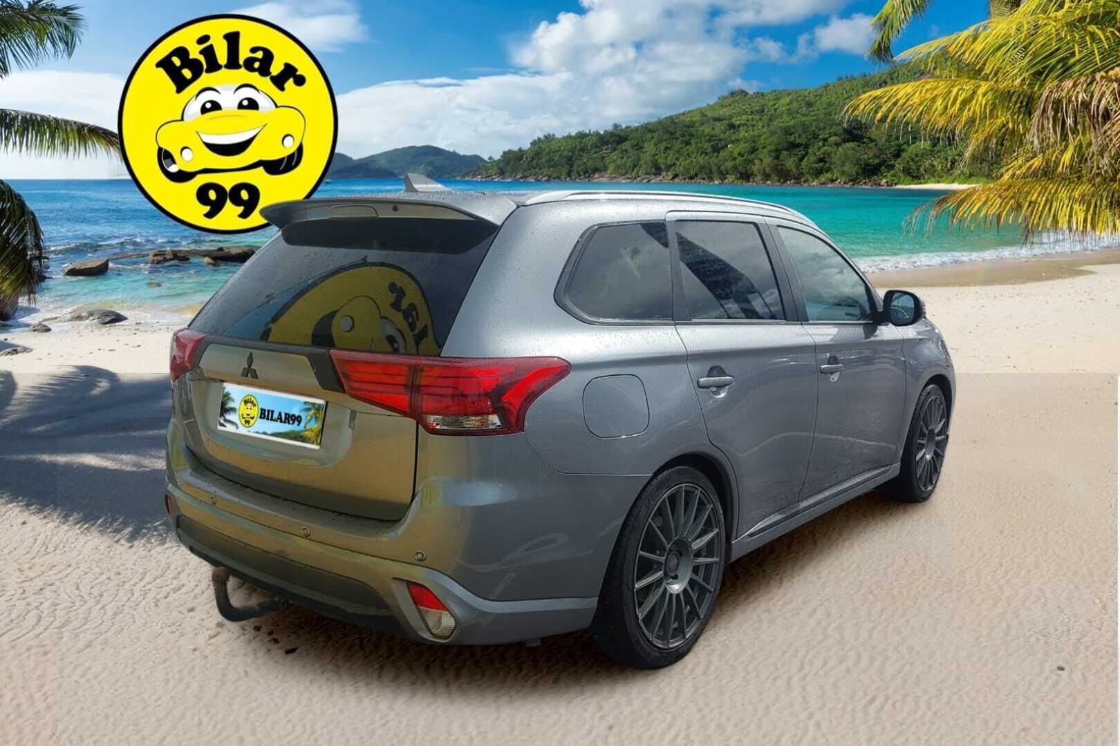 Mitsubishi Outlander 2016 Instyle Navi 4WD - Rockford Fosgate | Peruutuskamera | Vetokoukku | Nahka-Alcantara | Vakkari | Navi | Näyttävä!