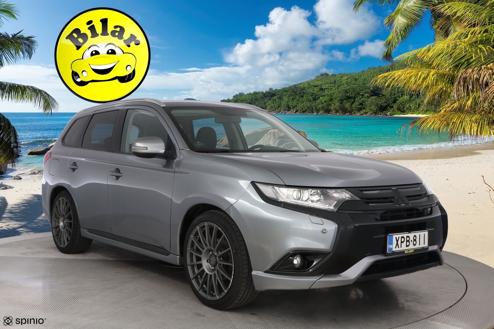 Mitsubishi OUTLANDER PHEV 2016 Instyle Navi 4WD - Rockford Fosgate | Peruutuskamera | Vetokoukku | Nahka-Alcantara | Vakkari | Navi | Näyttävä!