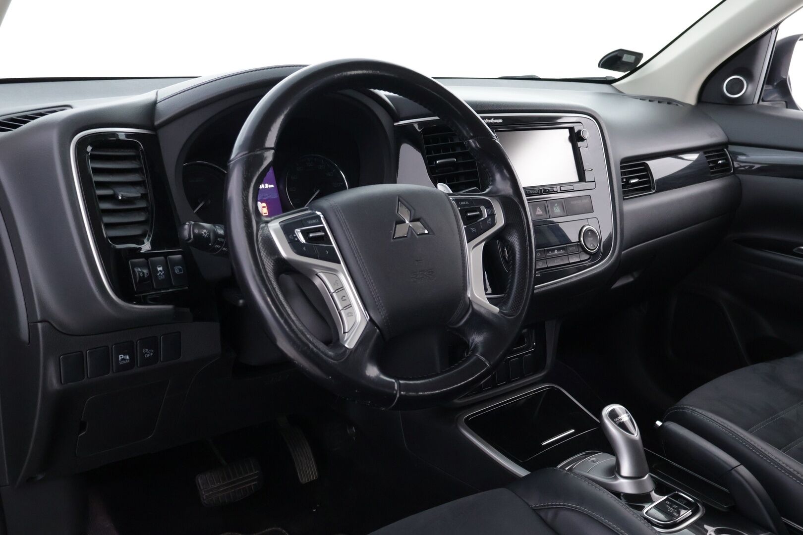 Mitsubishi OUTLANDER PHEV 2016 Instyle Navi 4WD - Rockford Fosgate | Peruutuskamera | Vetokoukku | Nahka-Alcantara | Vakkari | Navi | Näyttävä!