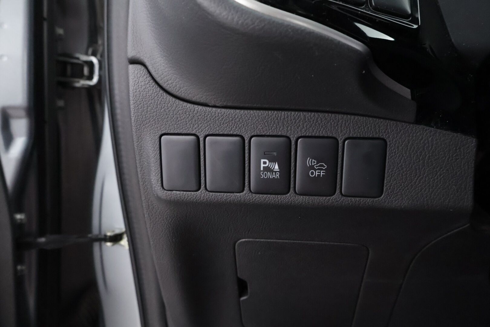 Mitsubishi OUTLANDER PHEV 2016 Instyle Navi 4WD - Rockford Fosgate | Peruutuskamera | Vetokoukku | Nahka-Alcantara | Vakkari | Navi | Näyttävä!