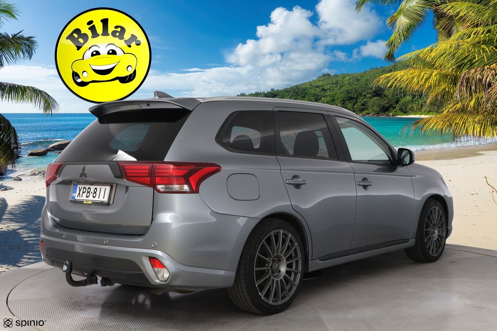 Mitsubishi OUTLANDER PHEV 2016 Instyle Navi 4WD - Rockford Fosgate | Peruutuskamera | Vetokoukku | Nahka-Alcantara | Vakkari | Navi | Näyttävä!