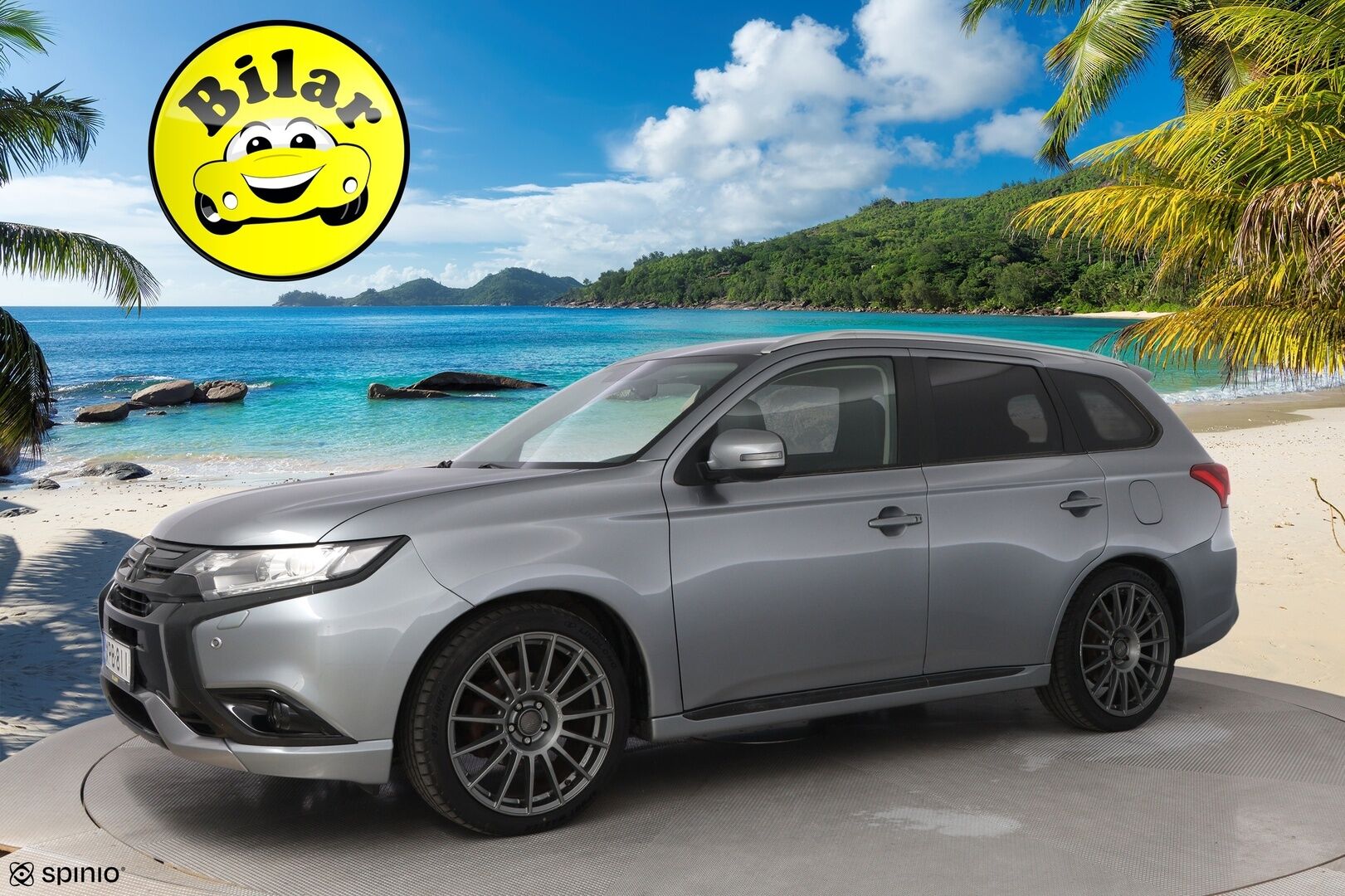 Mitsubishi OUTLANDER PHEV 2016 Instyle Navi 4WD - Rockford Fosgate | Peruutuskamera | Vetokoukku | Nahka-Alcantara | Vakkari | Navi | Näyttävä!