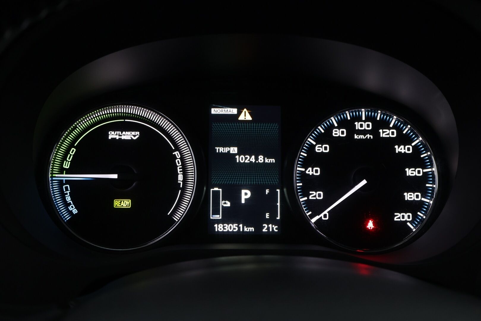 Mitsubishi OUTLANDER PHEV 2016 Instyle Navi 4WD - Rockford Fosgate | Peruutuskamera | Vetokoukku | Nahka-Alcantara | Vakkari | Navi | Näyttävä!