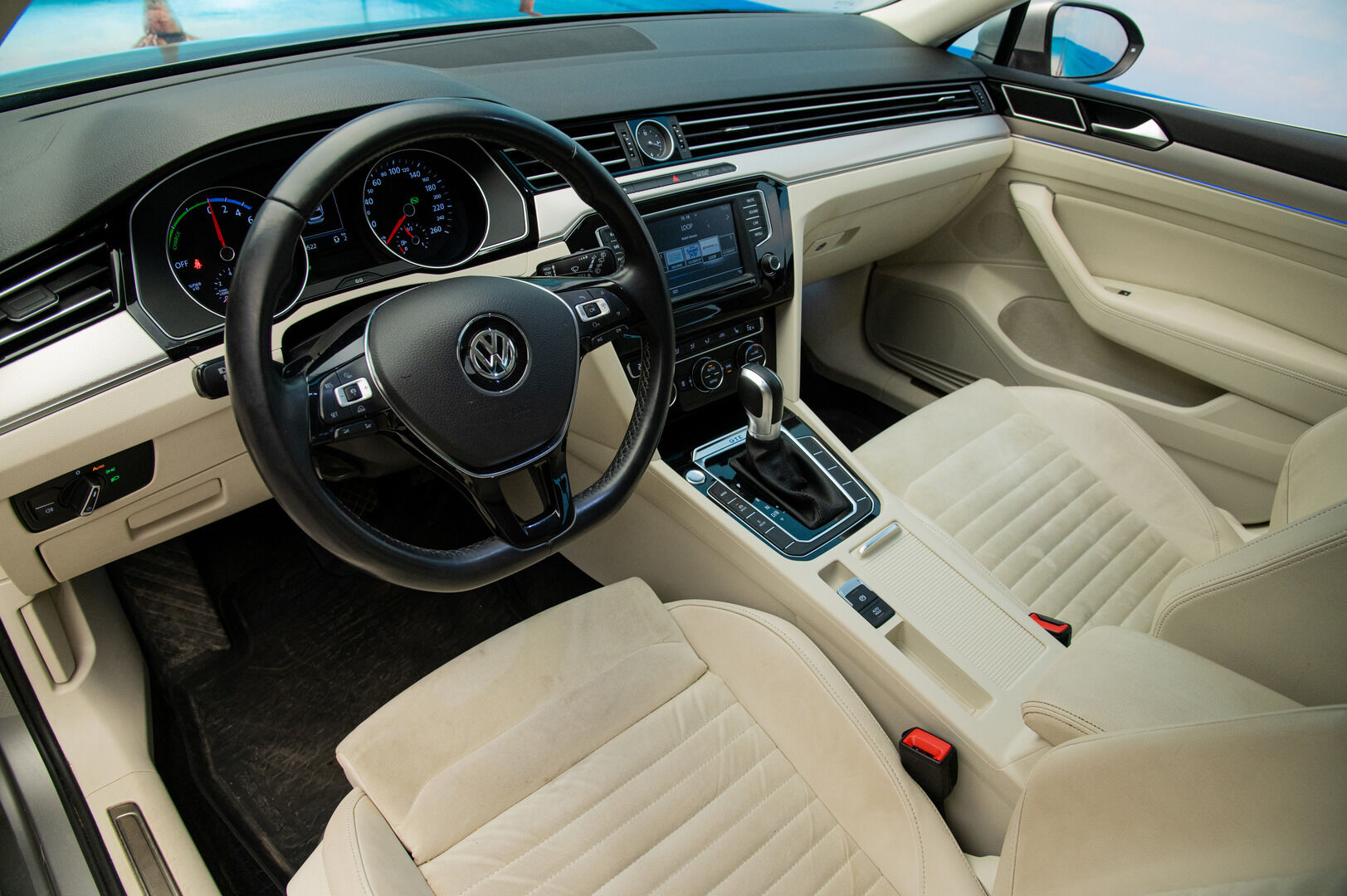 Volkswagen Passat 2016 Variant GTE Plug-In Hybrid 160 kW (218 hv) DSG-automaatti - ACC | Ergo comfort | Vaalea sisusta | Koukku | P-Kamera | Ambient valaistus