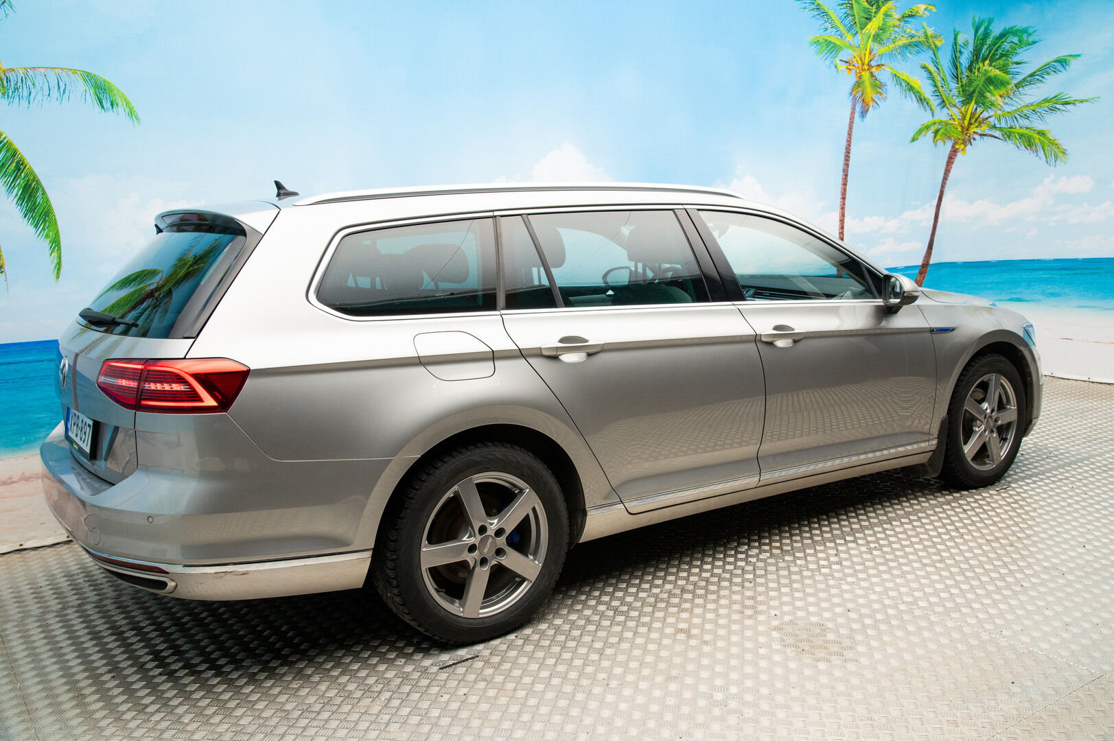 Volkswagen Passat 2016 Variant GTE Plug-In Hybrid 160 kW (218 hv) DSG-automaatti - ACC | Ergo comfort | Vaalea sisusta | Koukku | P-Kamera | Ambient valaistus