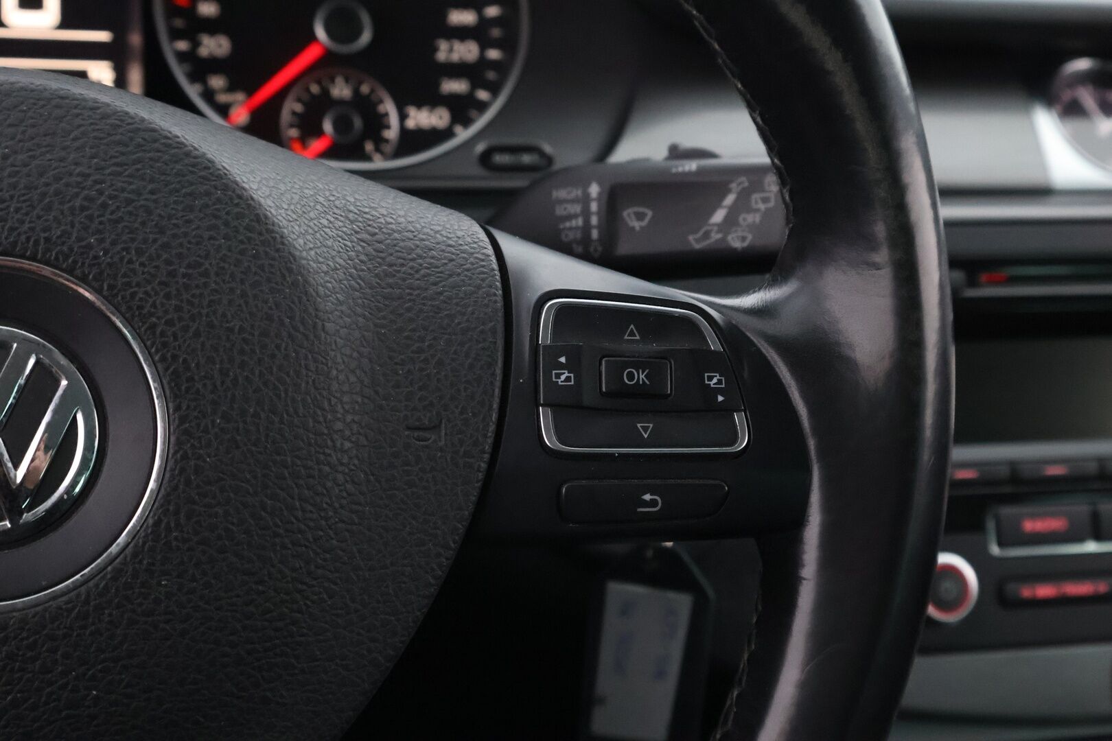 Volkswagen Passat 2012 - YritysOutlet - Myydään vain yrityksille - – Tämä auto myydään YritysOutlet -valikoimasta vain yritykselle
