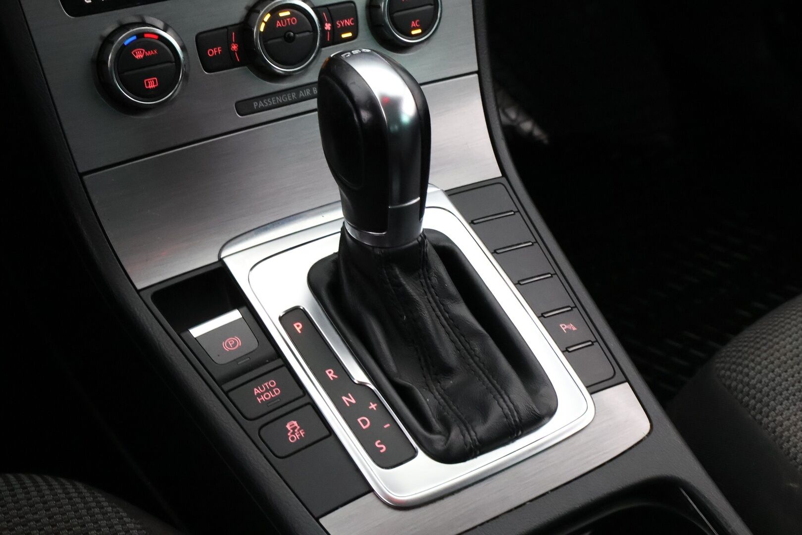 Volkswagen Passat 2012 - YritysOutlet - Myydään vain yrityksille - – Tämä auto myydään YritysOutlet -valikoimasta vain yritykselle