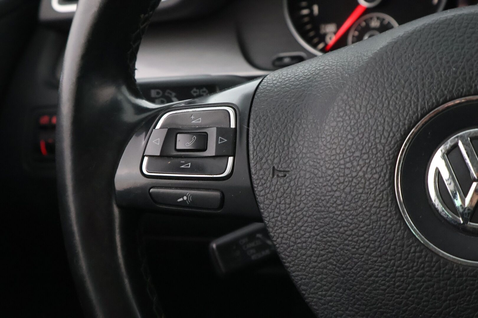 Volkswagen Passat 2012 - YritysOutlet - Myydään vain yrityksille - – Tämä auto myydään YritysOutlet -valikoimasta vain yritykselle