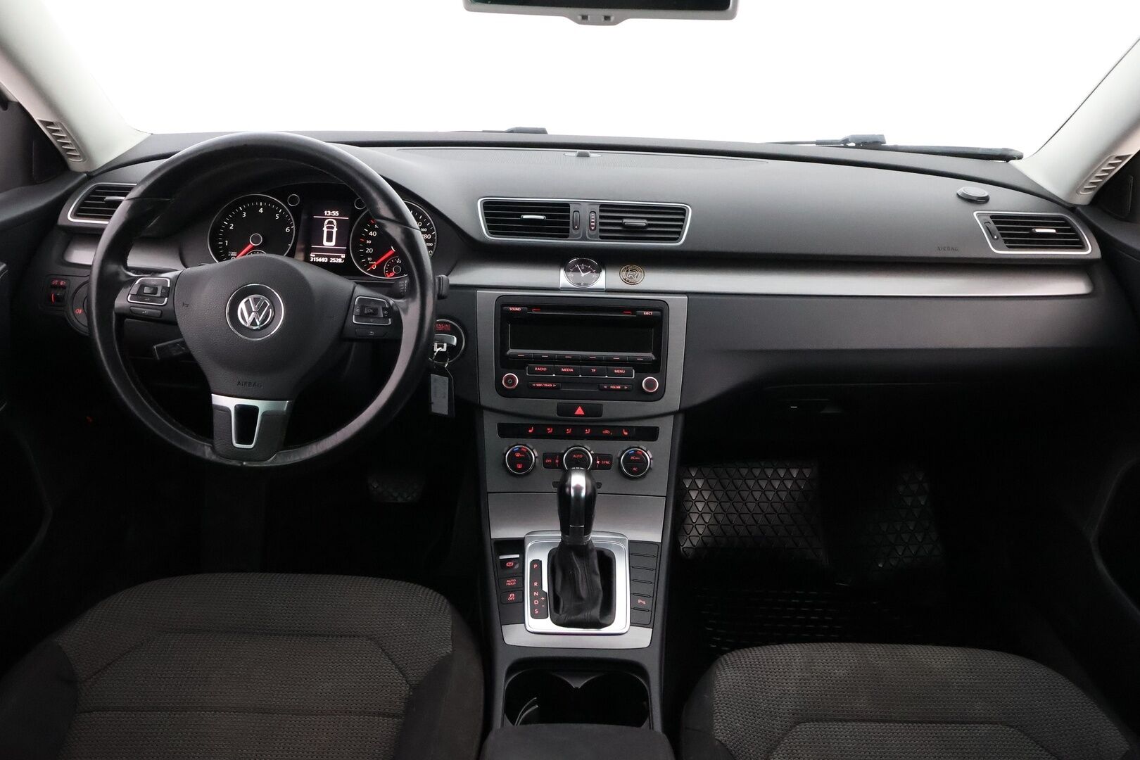 Volkswagen Passat 2012 - YritysOutlet - Myydään vain yrityksille - – Tämä auto myydään YritysOutlet -valikoimasta vain yritykselle