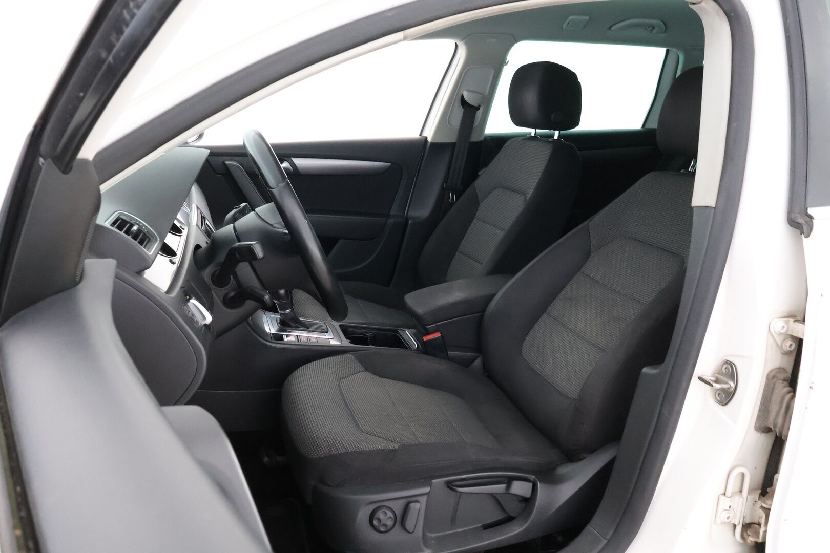 Volkswagen Passat 2012 - YritysOutlet - Myydään vain yrityksille - – Tämä auto myydään YritysOutlet -valikoimasta vain yritykselle
