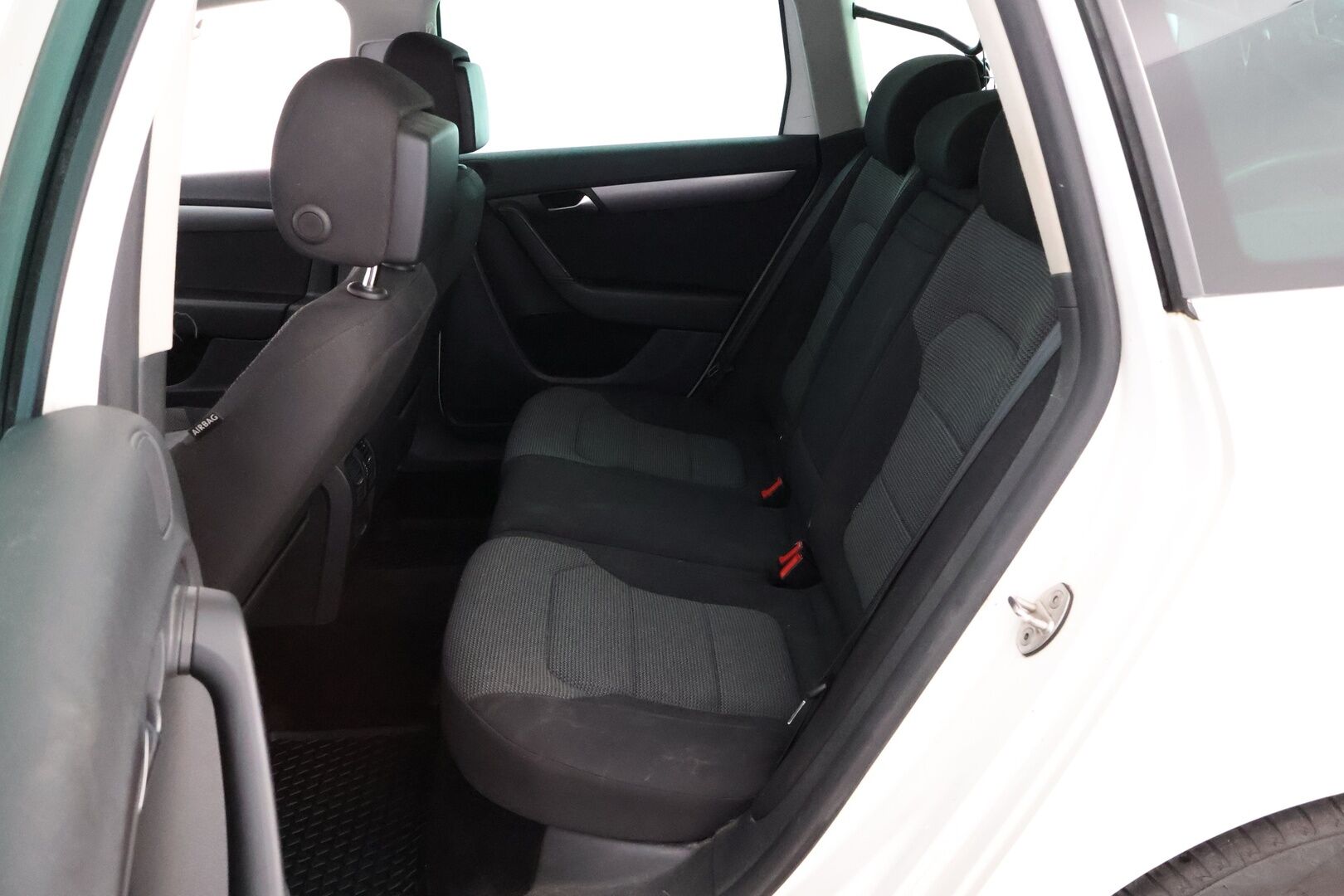 Volkswagen Passat 2012 - YritysOutlet - Myydään vain yrityksille - – Tämä auto myydään YritysOutlet -valikoimasta vain yritykselle