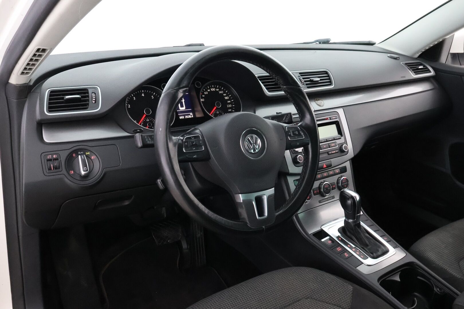 Volkswagen Passat 2012 - YritysOutlet - Myydään vain yrityksille - – Tämä auto myydään YritysOutlet -valikoimasta vain yritykselle