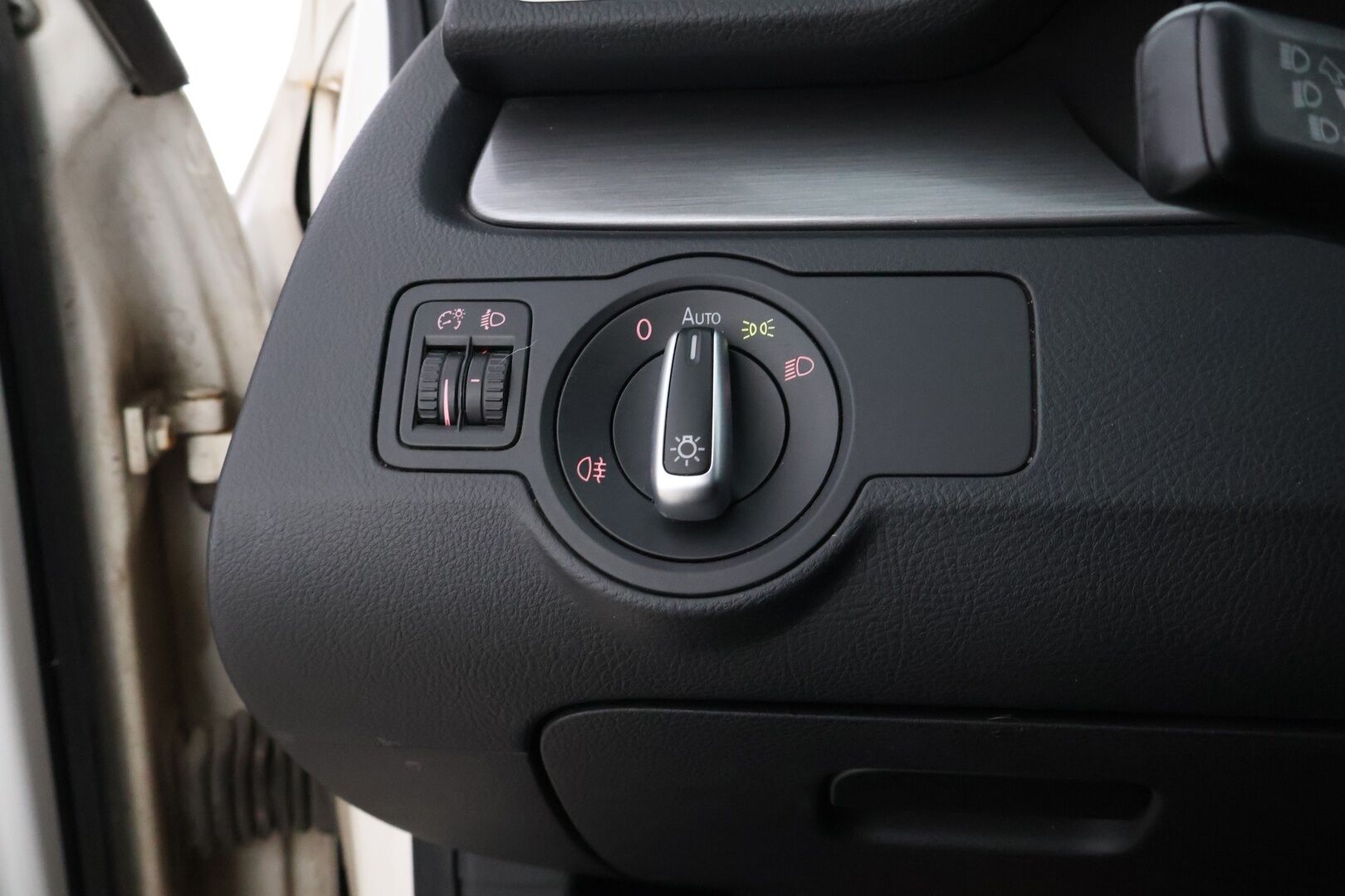 Volkswagen Passat 2012 - YritysOutlet - Myydään vain yrityksille - – Tämä auto myydään YritysOutlet -valikoimasta vain yritykselle