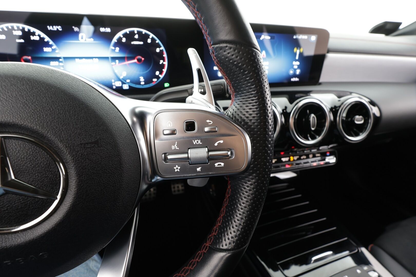 Mercedes-Benz CLA 2020 250 4MATIC A Shooting Brake Business AMG * Widescreen / P.Kamera / LED-High Performance / Kaistavahti / Sportpenkit * - Kahdet Renkaat / Suomi-auto - HULLUT BLACKWEEK JATKOT - KORKOTARJOUS 2,49%