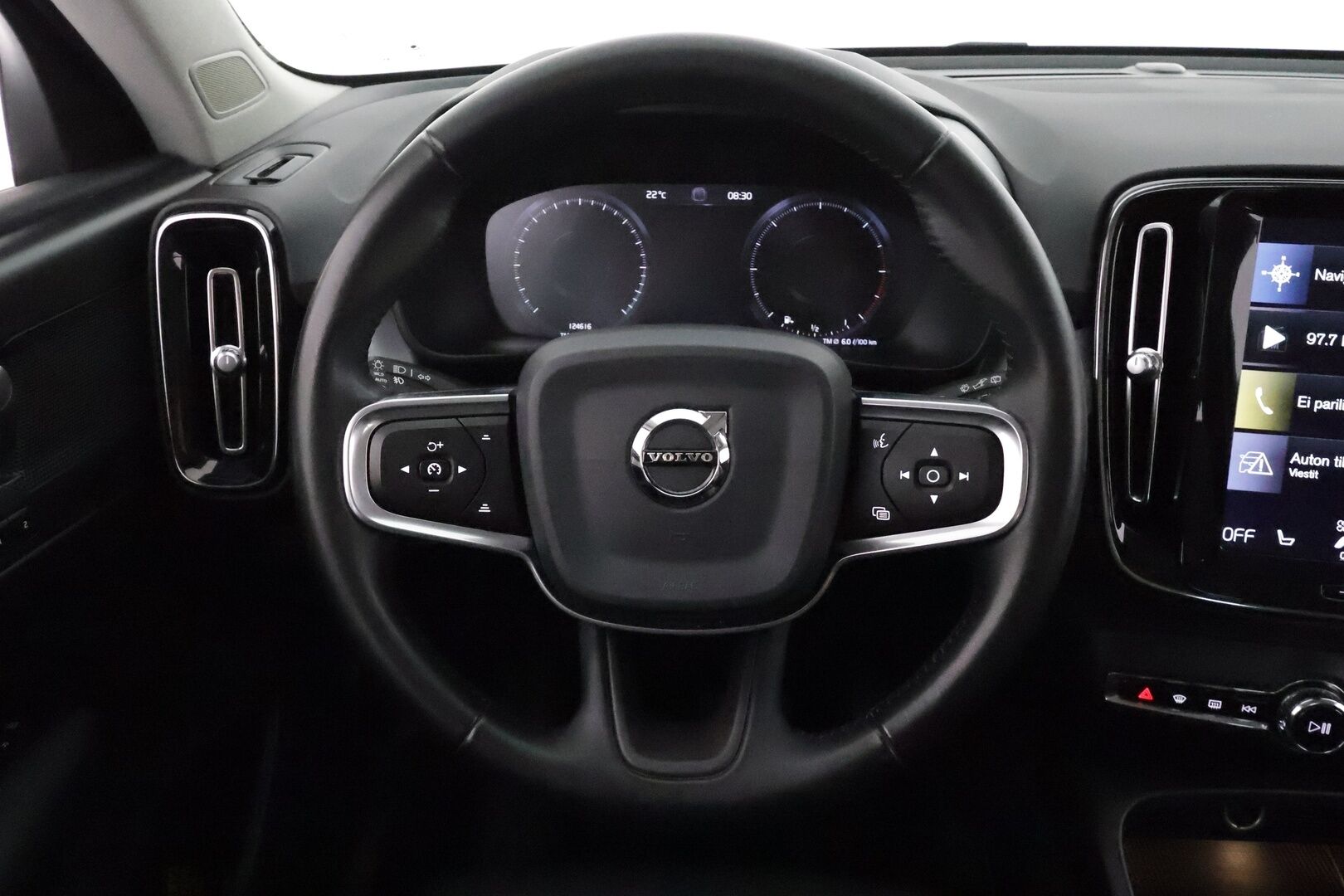Volvo XC40 2020 D3 Business aut **Adapt.vakkari / Webasto / Sähköpenkit / Muistipenkki / P.tutkat / KeylessGo / Digimittaristo** - 1.Om Suomi-auto / Kahdet renkaat aluvanteilla / Merkkihuollettu / Mustat nahat / Penkinlämmittimet takana / Sähköluukku
