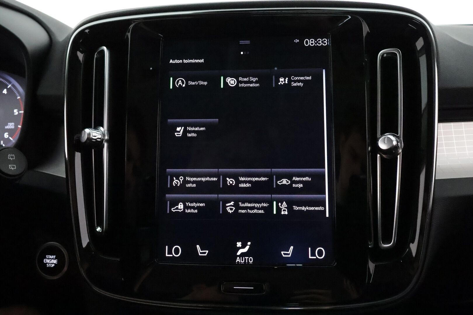 Volvo XC40 2020 D3 Business aut **Adapt.vakkari / Webasto / Sähköpenkit / Muistipenkki / P.tutkat / KeylessGo / Digimittaristo** - 1.Om Suomi-auto / Kahdet renkaat aluvanteilla / Merkkihuollettu / Mustat nahat / Penkinlämmittimet takana / Sähköluukku