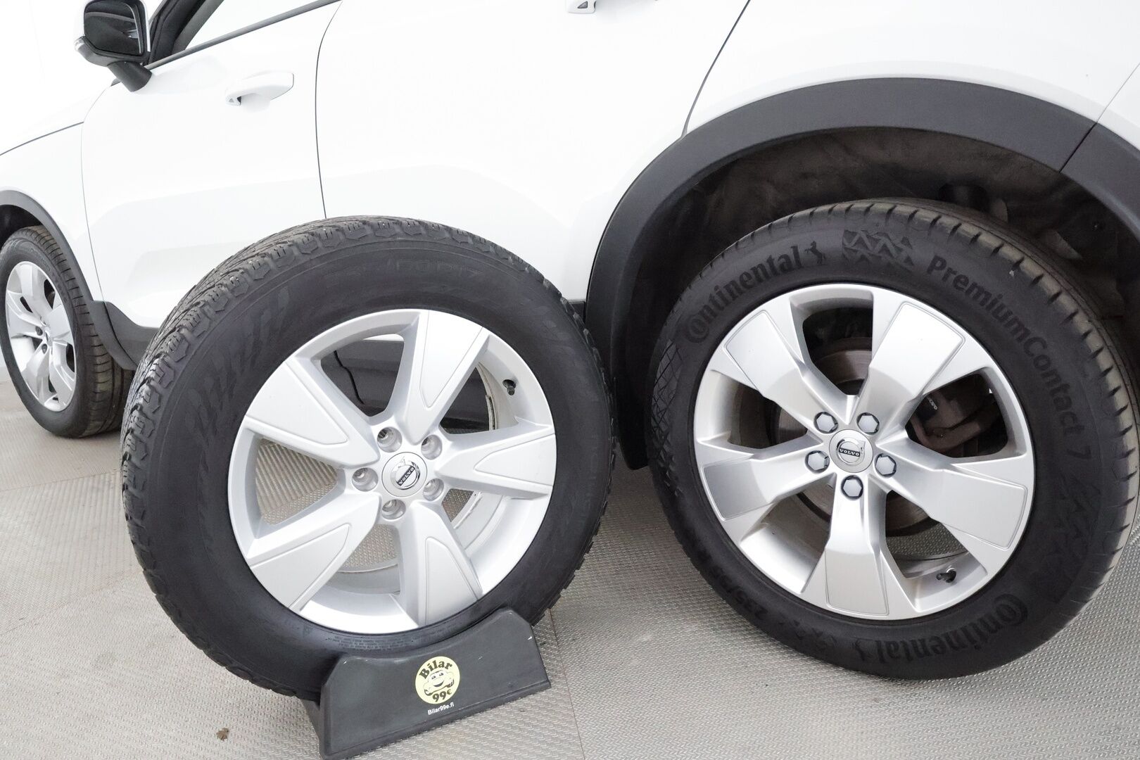 Volvo XC40 2020 D3 Business aut **Adapt.vakkari / Webasto / Sähköpenkit / Muistipenkki / P.tutkat / KeylessGo / Digimittaristo** - 1.Om Suomi-auto / Kahdet renkaat aluvanteilla / Merkkihuollettu / Mustat nahat / Penkinlämmittimet takana / Sähköluukku