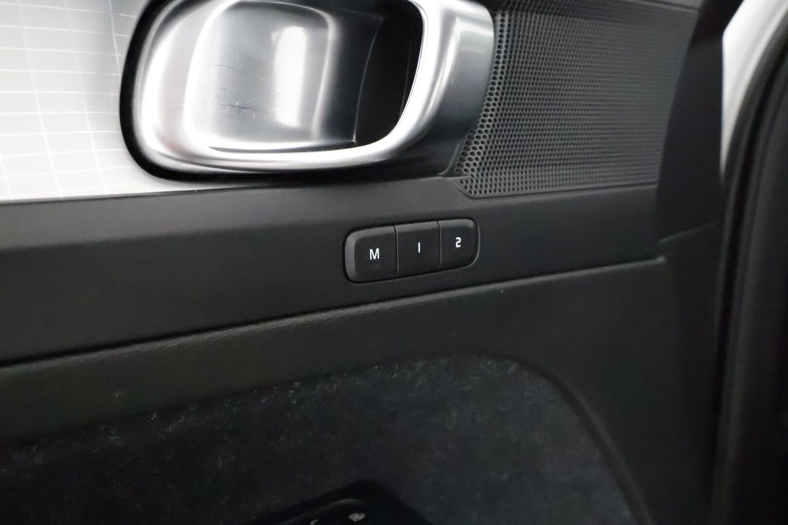 Volvo XC40 2020 D3 Business aut **Adapt.vakkari / Webasto / Sähköpenkit / Muistipenkki / P.tutkat / KeylessGo / Digimittaristo** - 1.Om Suomi-auto / Kahdet renkaat aluvanteilla / Merkkihuollettu / Mustat nahat / Penkinlämmittimet takana / Sähköluukku
