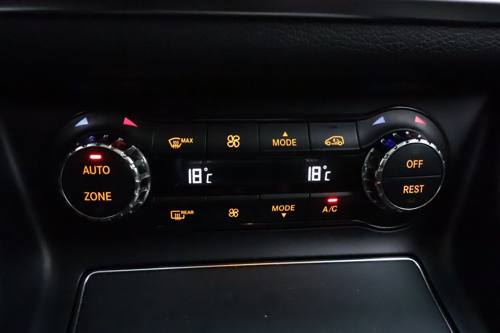 Mercedes-Benz CLA 2017 250 4Matic A Business AMG * LED-High Performance / IHC+ / P.Kamera / Hifit / Kattoluukku / Vakkari / Comand Navi * - AMG Sisä ja ulko paketilla / Kaukovaloautomatiikka / Tuoreet Michelin nastat