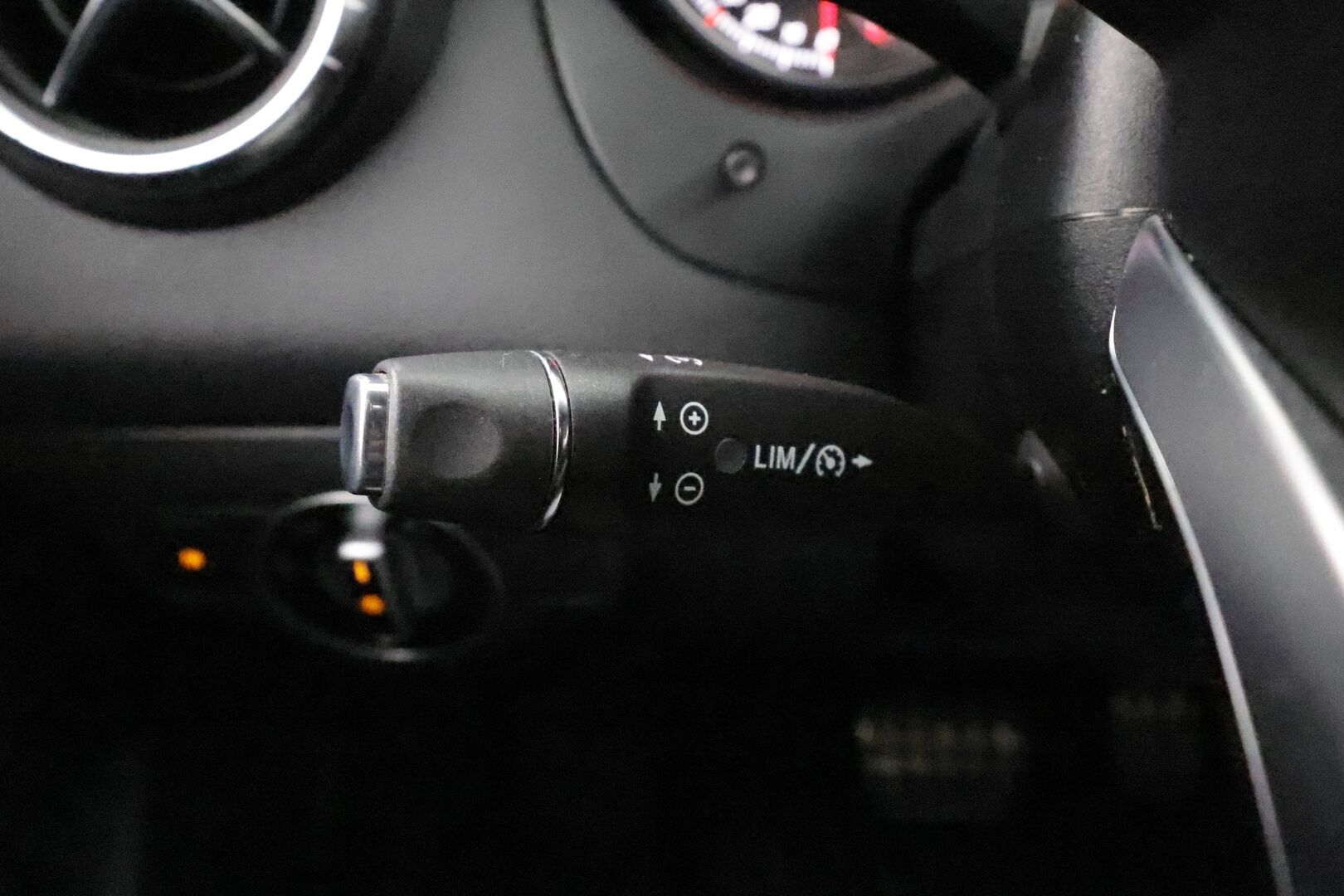 Mercedes-Benz CLA 2017 250 4Matic A Business AMG * LED-High Performance / P.Kamera / Sportpenkit / Kattoluukku / Vakkari / Sisätilanlämmitin * - Kahdet renkaat - HULLU BLACKWEEK KORKOTARJOUS 2,49%