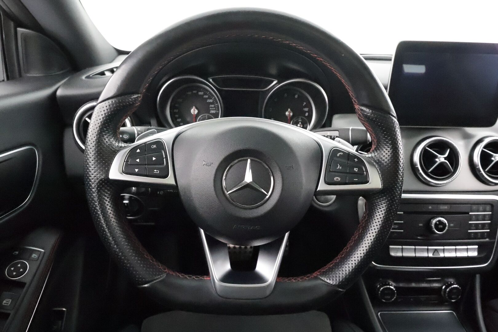 Mercedes-Benz CLA 2017 250 4Matic A Business AMG * LED-High Performance / P.Kamera / Sportpenkit / Kattoluukku / Vakkari / Sisätilanlämmitin * - Kahdet renkaat - HULLU BLACKWEEK KORKOTARJOUS 2,49%