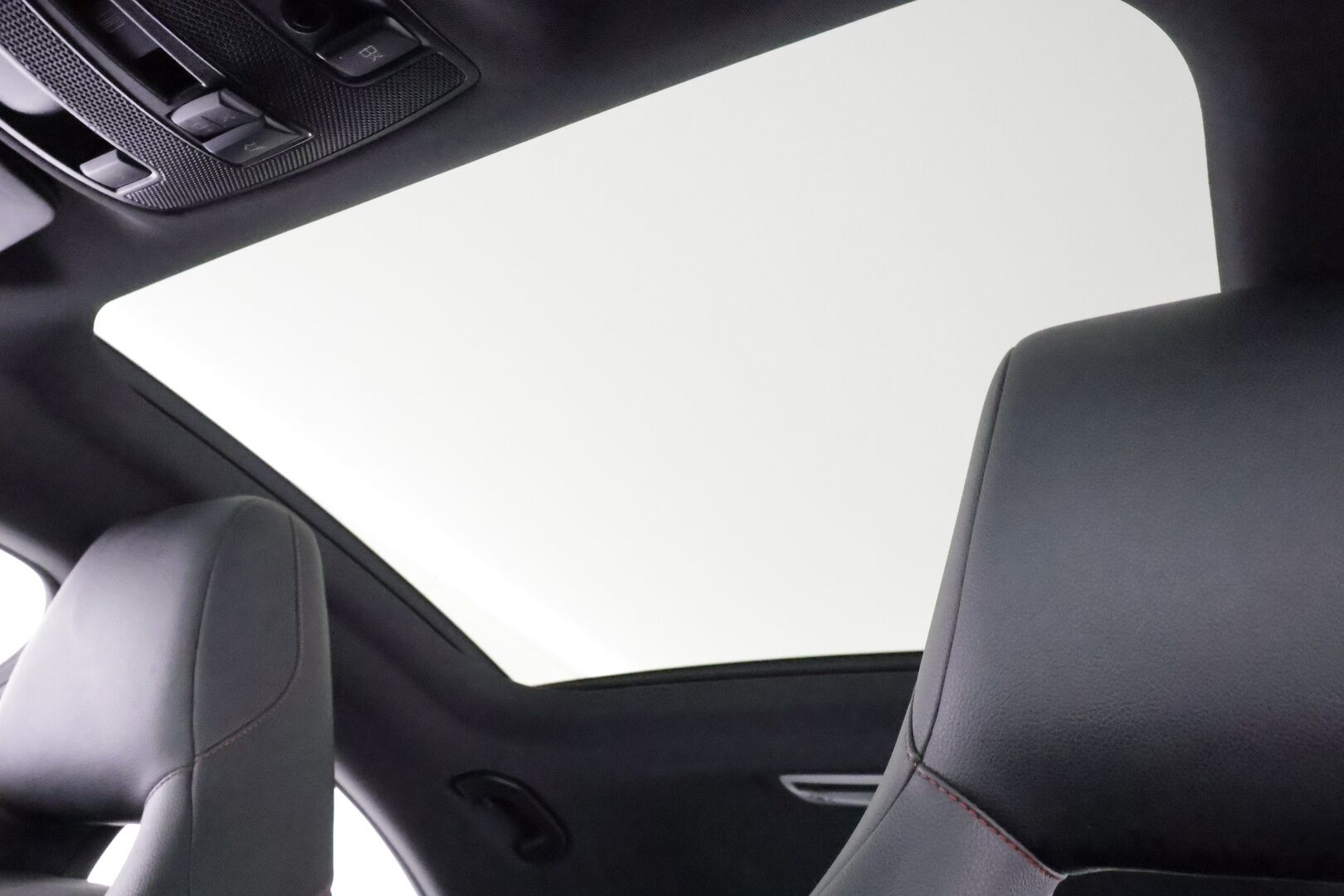 Mercedes-Benz CLA 2017 250 4Matic A Business AMG * LED-High Performance / IHC+ / P.Kamera / Hifit / Kattoluukku / Vakkari / Comand Navi * - AMG Sisä ja ulko paketilla / Kaukovaloautomatiikka / Tuoreet Michelin nastat