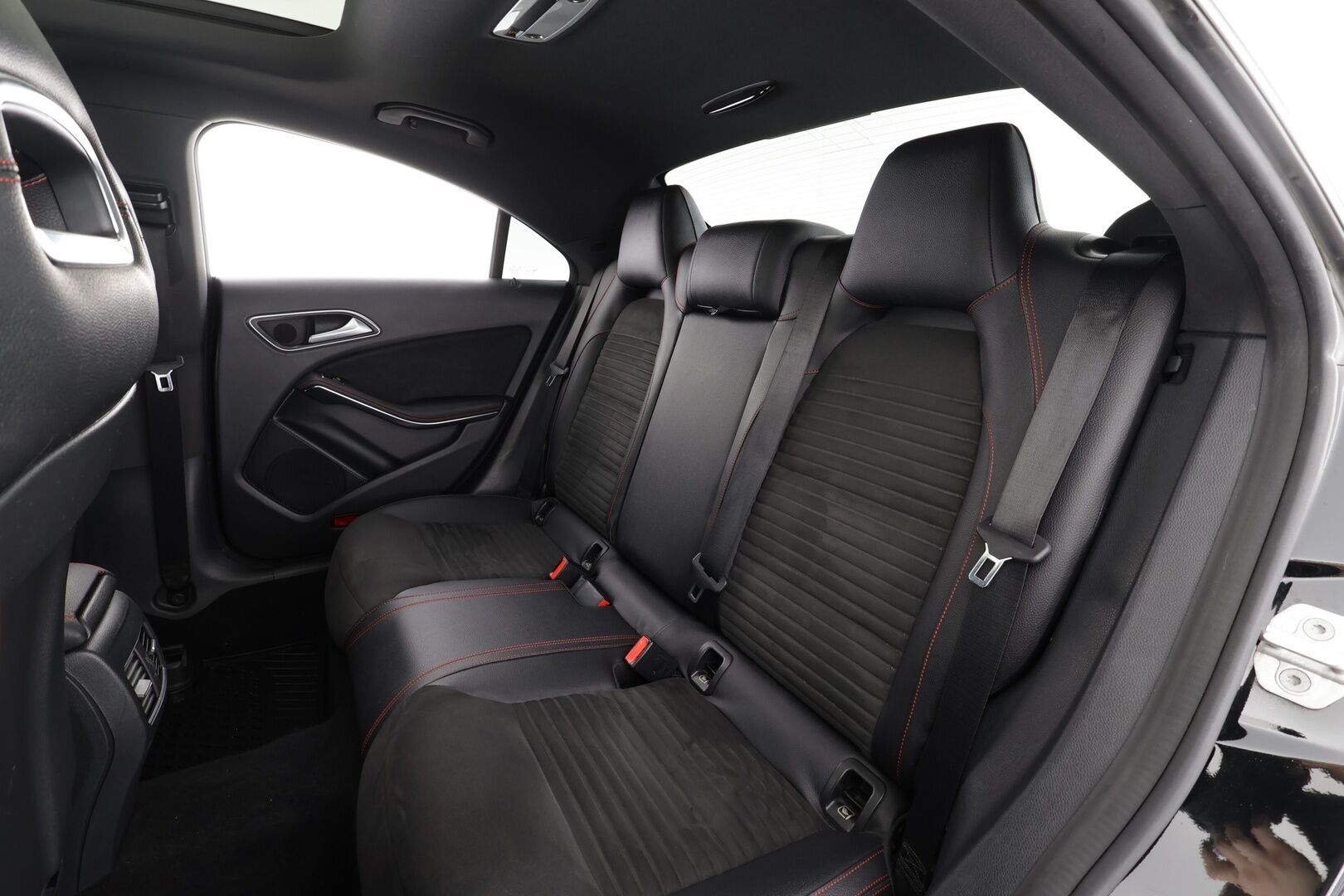 Mercedes-Benz CLA 2017 250 4Matic A Business AMG * LED-High Performance / P.Kamera / Sportpenkit / Kattoluukku / Vakkari / Sisätilanlämmitin * - Kahdet renkaat - HULLU BLACKWEEK KORKOTARJOUS 2,49%