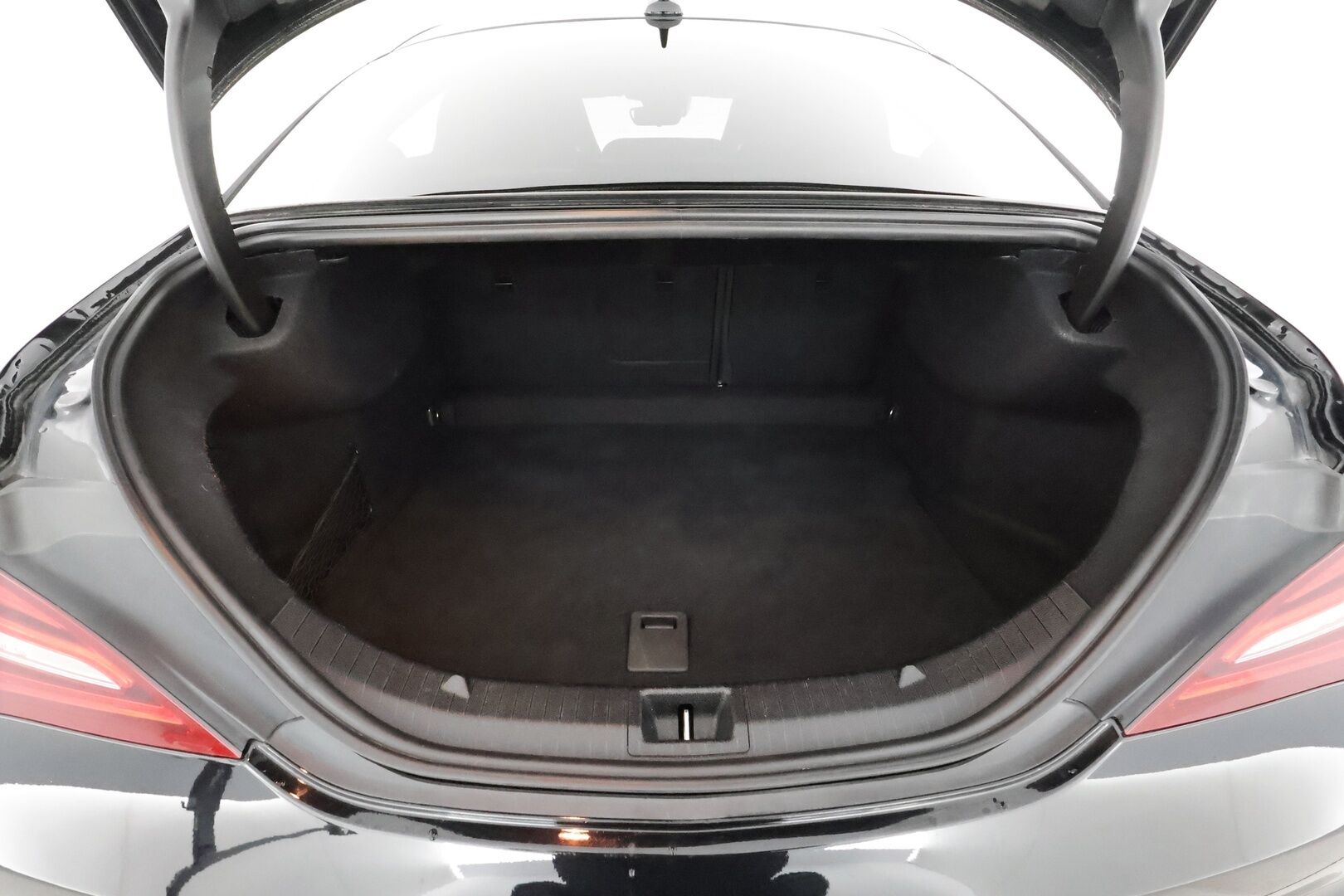 Mercedes-Benz CLA 2017 250 4Matic A Business AMG * LED-High Performance / P.Kamera / Sportpenkit / Kattoluukku / Vakkari / Sisätilanlämmitin * - Kahdet renkaat - HULLU BLACKWEEK KORKOTARJOUS 2,49%