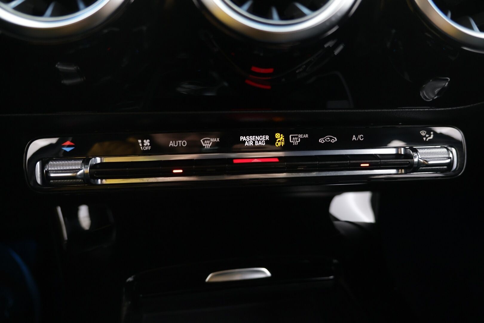 Mercedes-Benz A 2018 1.5 180 d A Business style - | Ilmastoidut- ja hierovat penkit ! | Nahat | ACC | Tutkat |