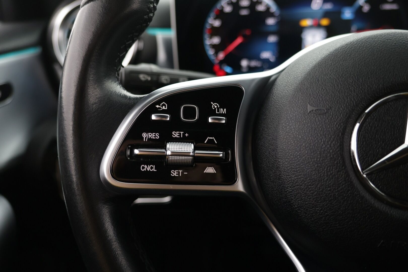 Mercedes-Benz A 2018 1.5 180 d A Business style * *Nahat / Tutkat / ACC / Hierovat ja tuuletetut penkit* - Huippu siisti! / Hyvät renkaat / Kattava huoltohistoria!* - HULLUT AVAJAISHULINAT KORKOTARJOUS 3,29 %