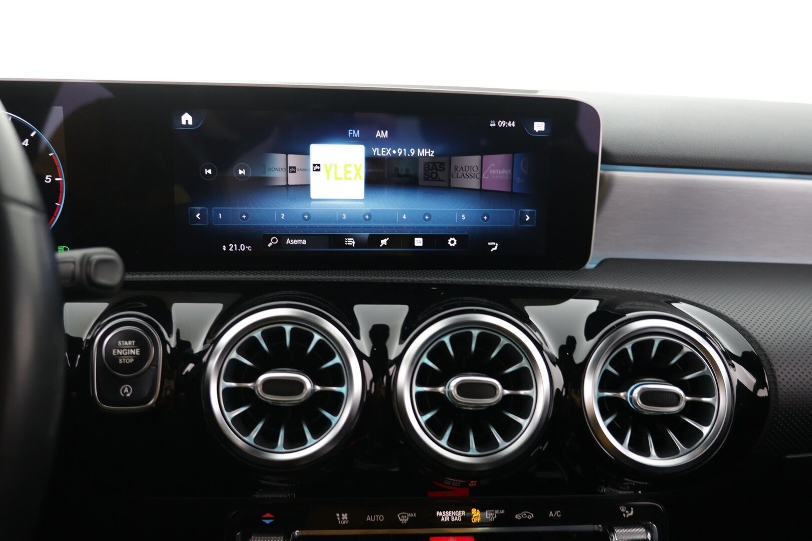 Mercedes-Benz A 2018 1.5 180 d A Business style - | Ilmastoidut- ja hierovat penkit ! | Nahat | ACC | Tutkat |