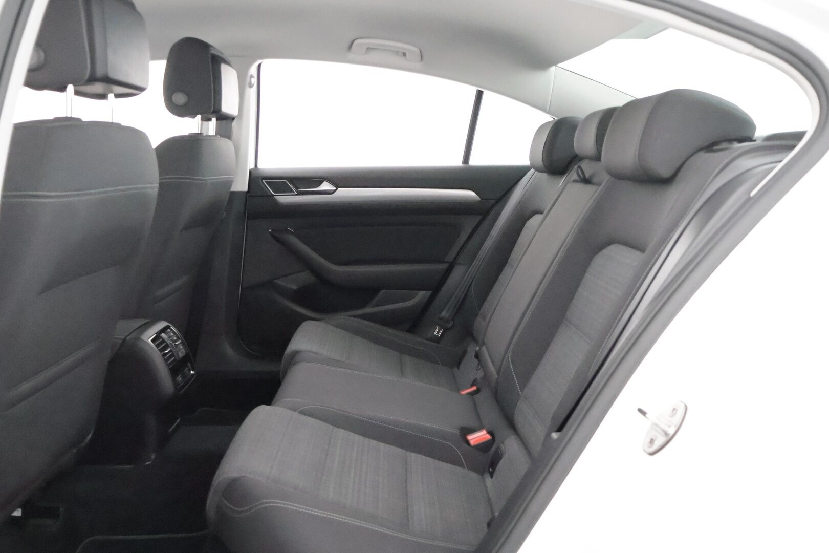 Volkswagen Passat 2020 edan Style 1,5 TSI EVO 110 kW DSG-automaatti *Adap.vakkari / ErgoComfort / P.tutkat / Aple&Android / Navi* - 1.om Suomi-auto / Myydään juuri merkkihuollettuna / Merkkihuollettu / Kahdet renkaat alumiinivantein / Seuraava katsastus 05.2026
